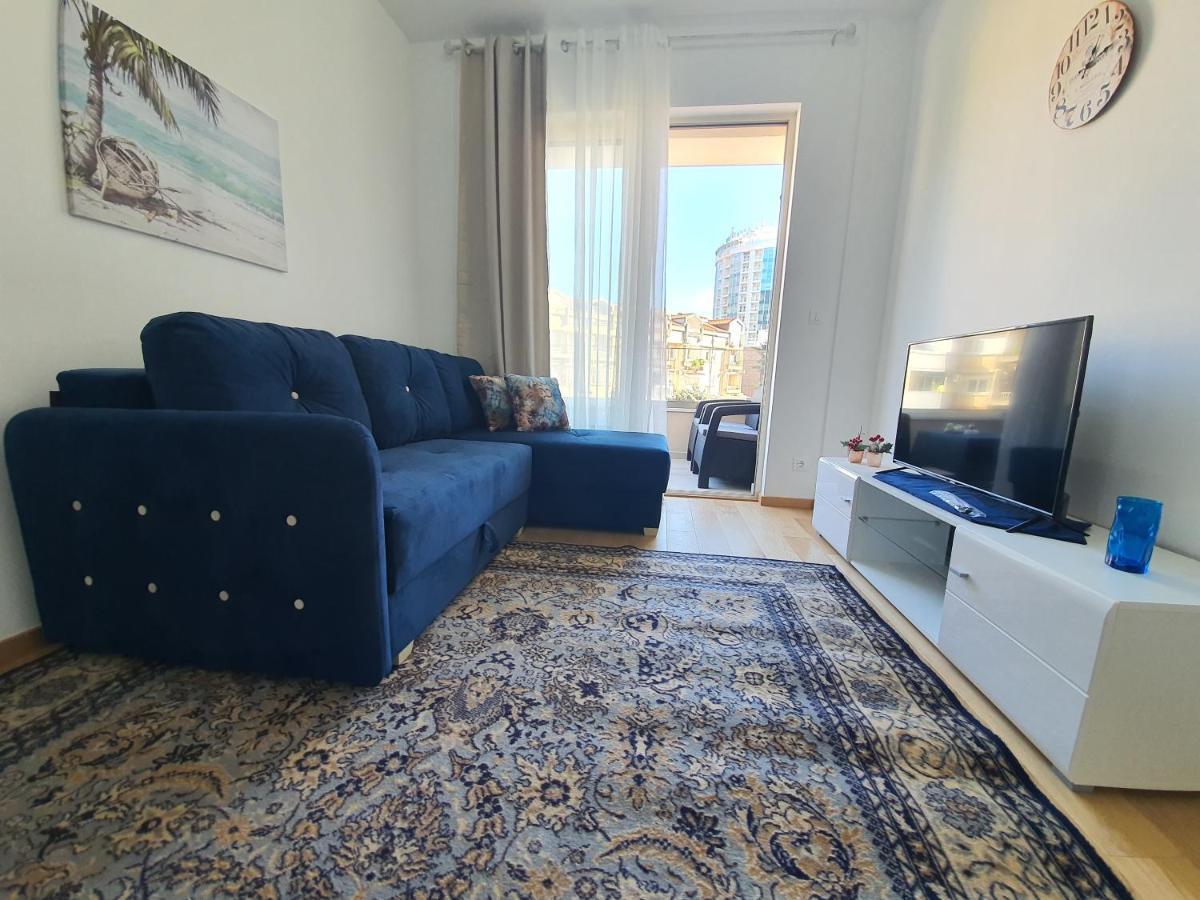 As Apartment *