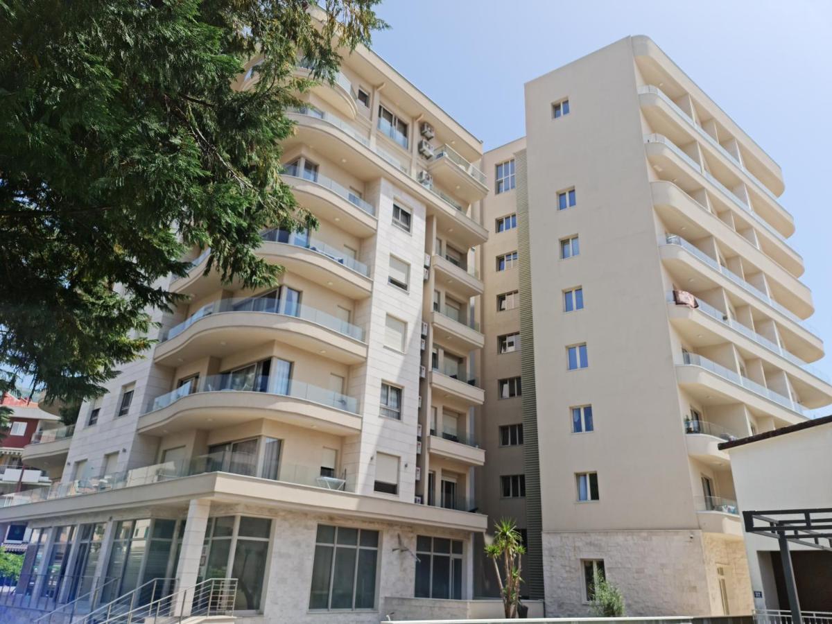 As Apartment *
