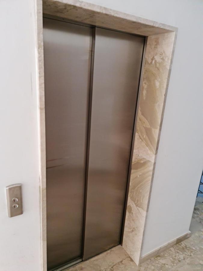 As Apartment *