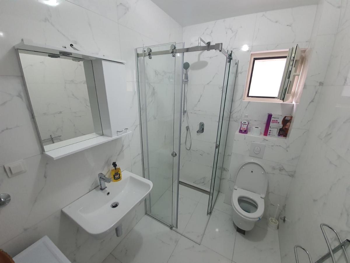 As Apartment *