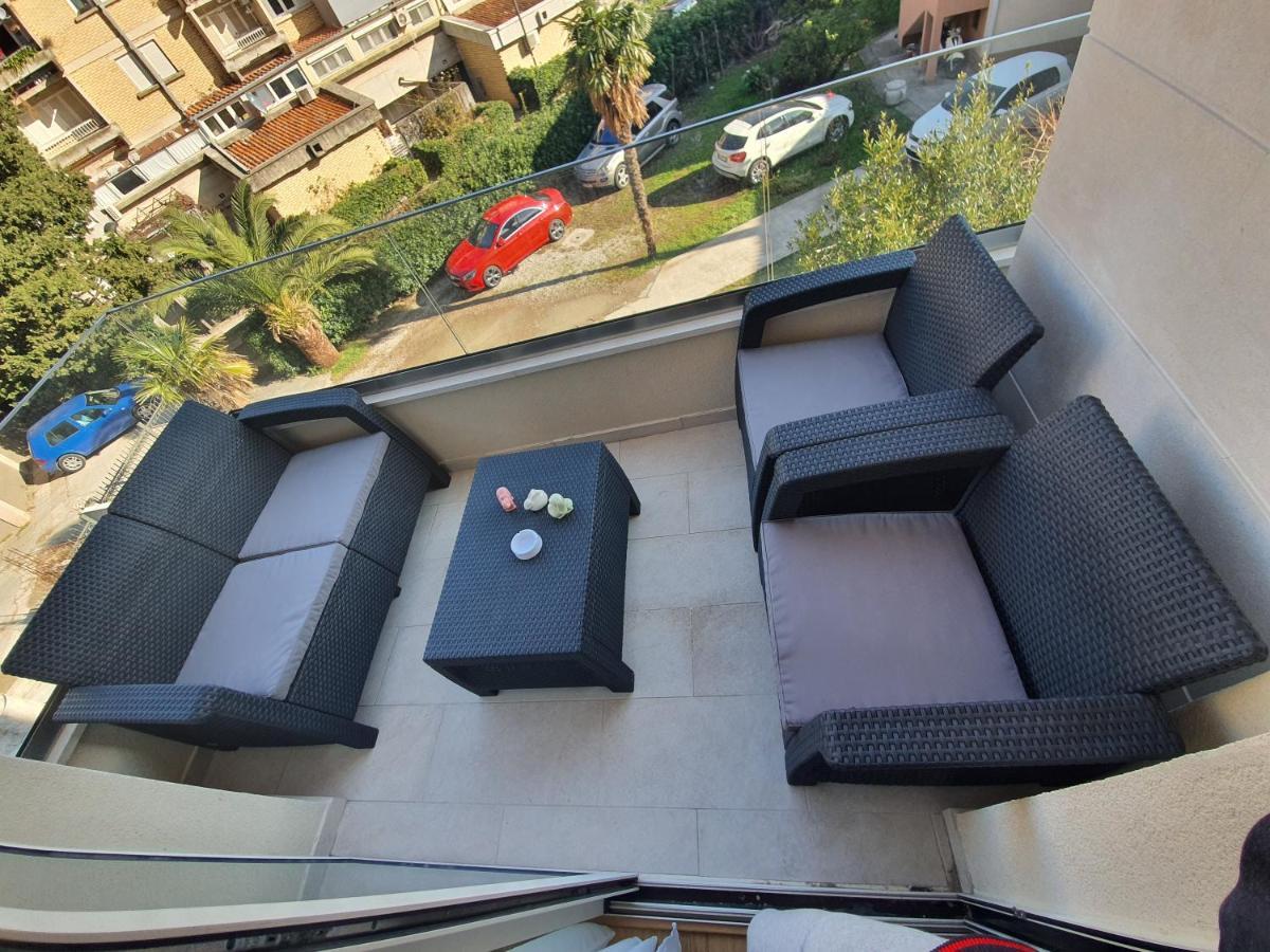 Apartment As *