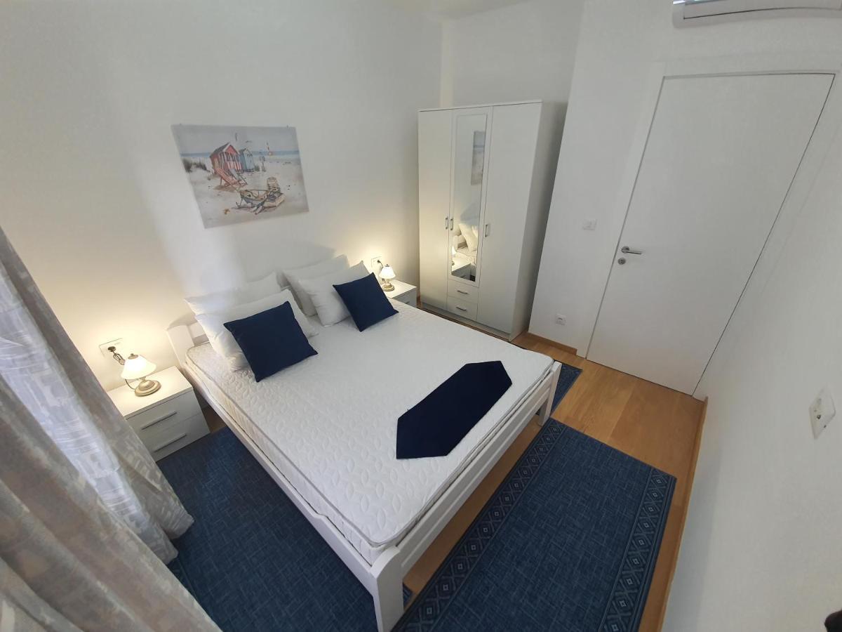 Apartment As *